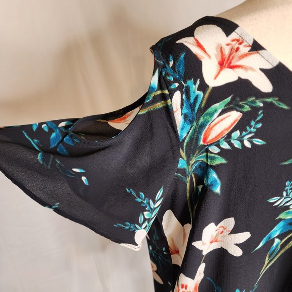 Cold Shoulder Navy Floral Top Size L - Picture 9 of 10